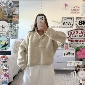 Cream Aritzia Polartec Thermal Pro Snowbank Jacket